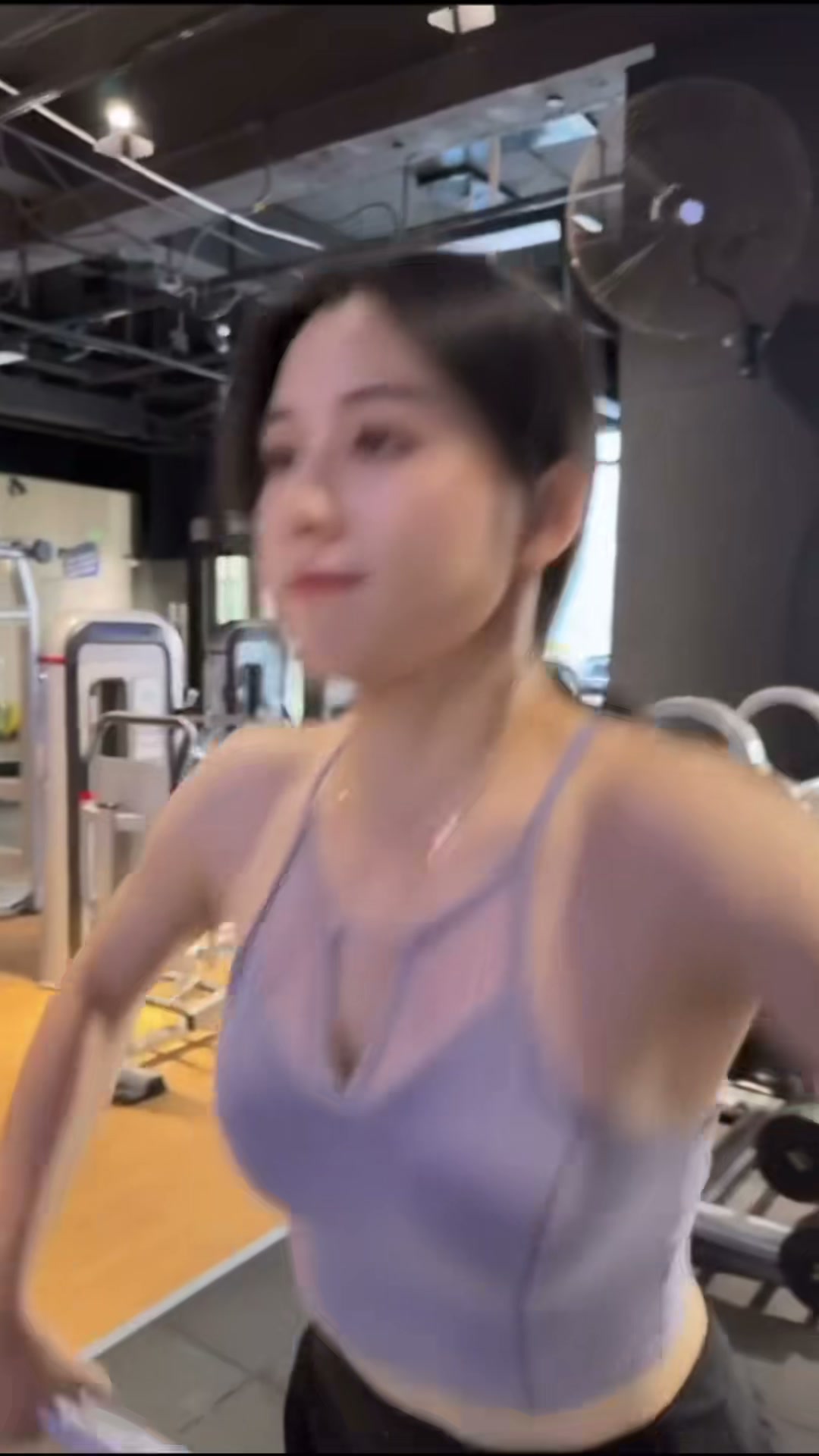 헬스장 민폐녀...