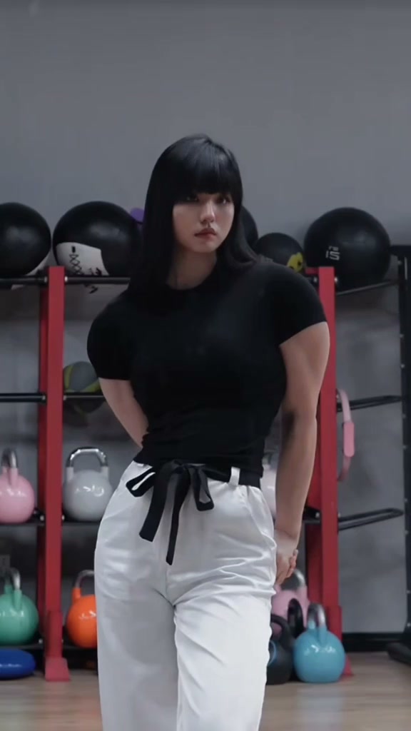 어깨가 장난아니네요!
