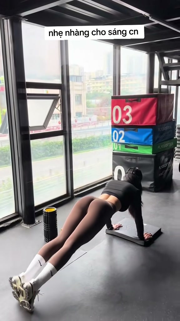 푸쉬업을 이렇게 한다고?! 자세부터 남다르네요 😮💪