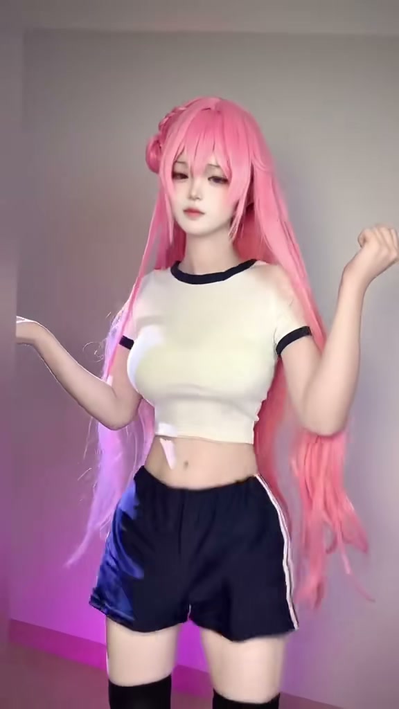 이건 무슨 코스프레인가요?! 궁금하네 🤔