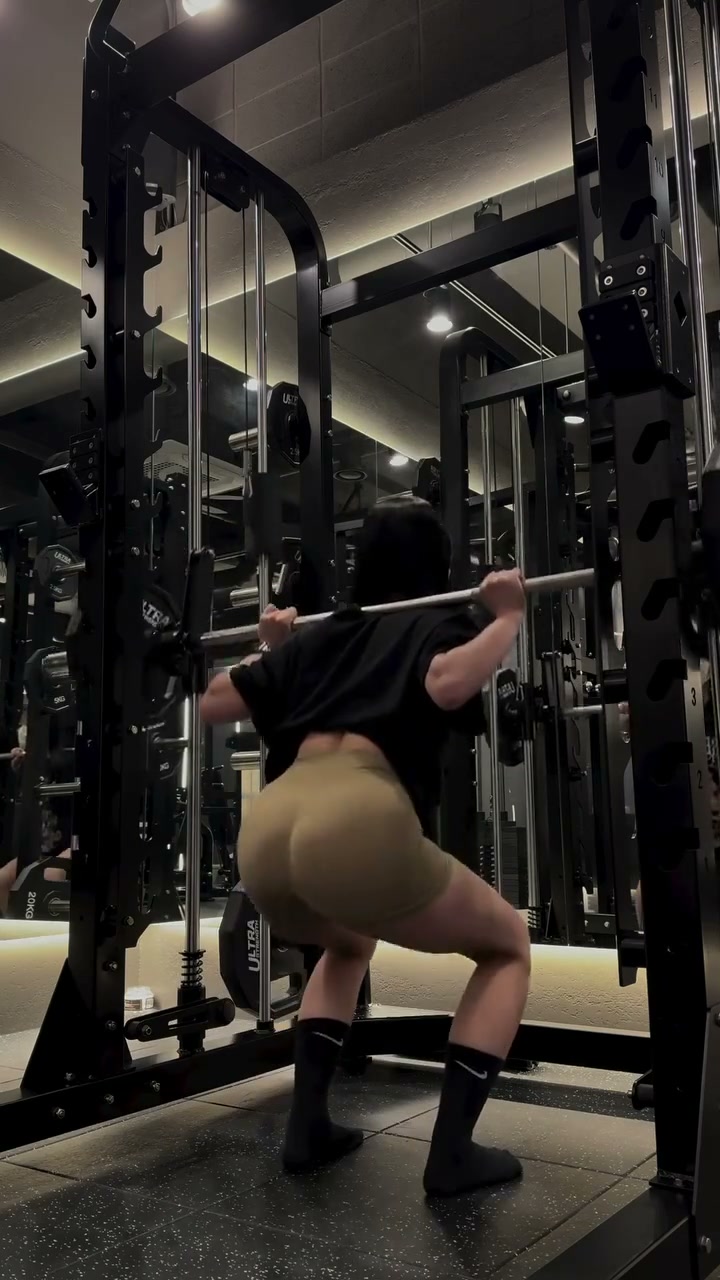 자세 하나만큼은 진짜 교과서.. 볼수록 감탄하게 되네요 ✨