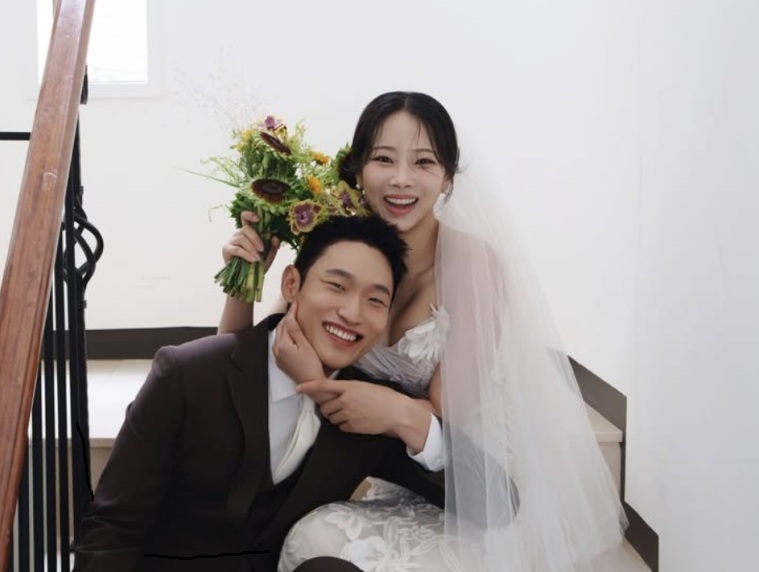 김슬기♥유현철, 혼인신고 2년 만의 웨딩화보... 10월 결혼식으로 완성되는 이야기